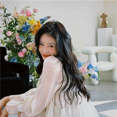茜色少女